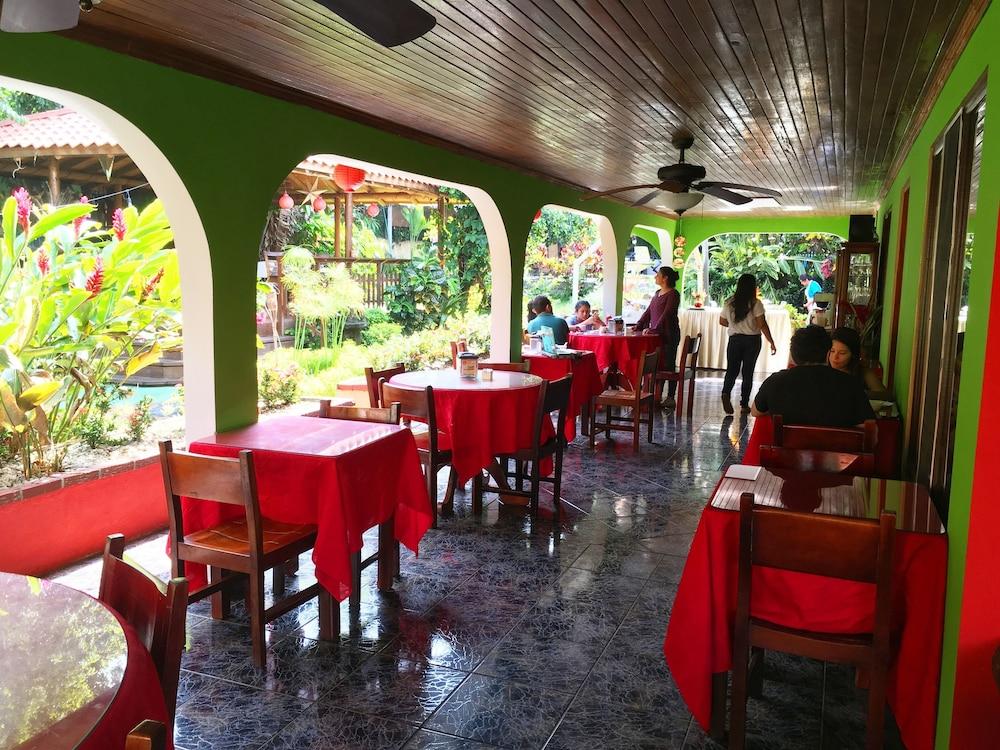 布里拉索尔机场酒店 Las Ciruelas  外观 照片